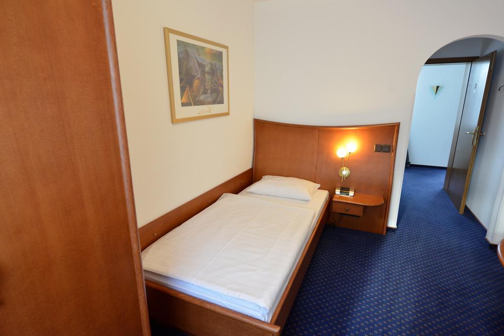 Trollinger Hof Hotel Bad Oeynhausen Exterior foto