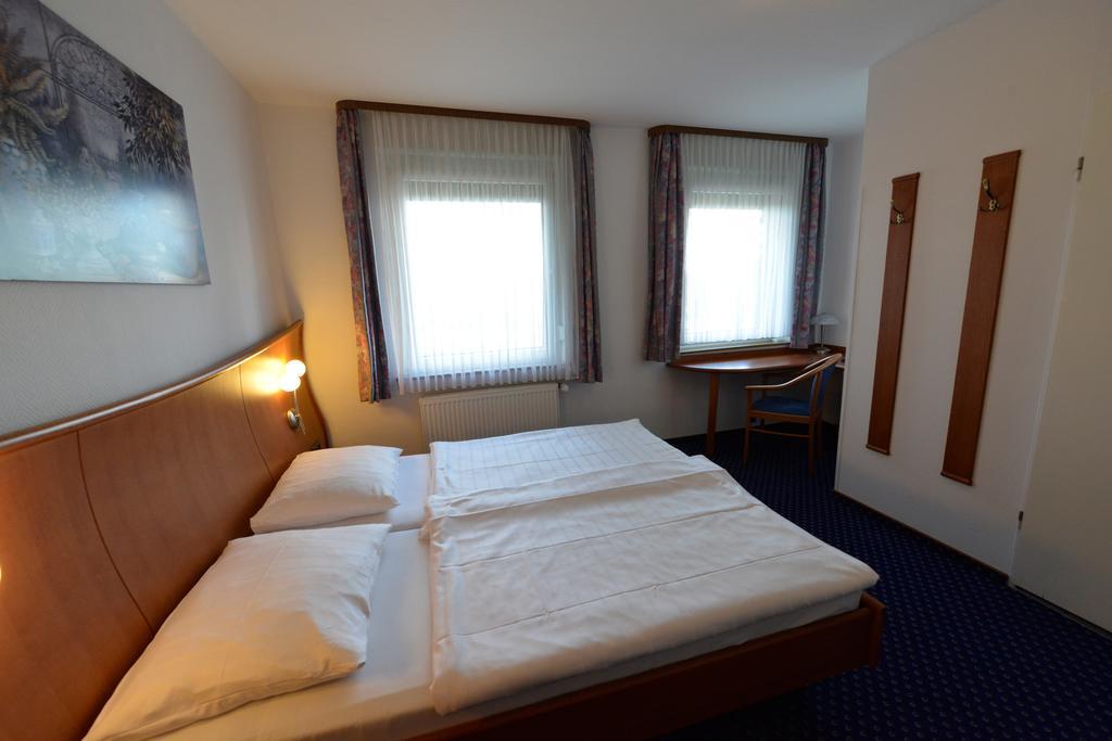 Trollinger Hof Hotel Bad Oeynhausen Exterior foto
